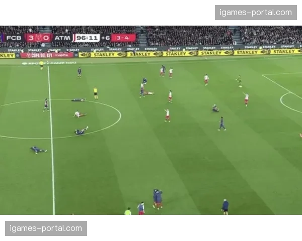 巴萨小将亚马尔边路连续突破三人后助攻，诺坎普响起掌声